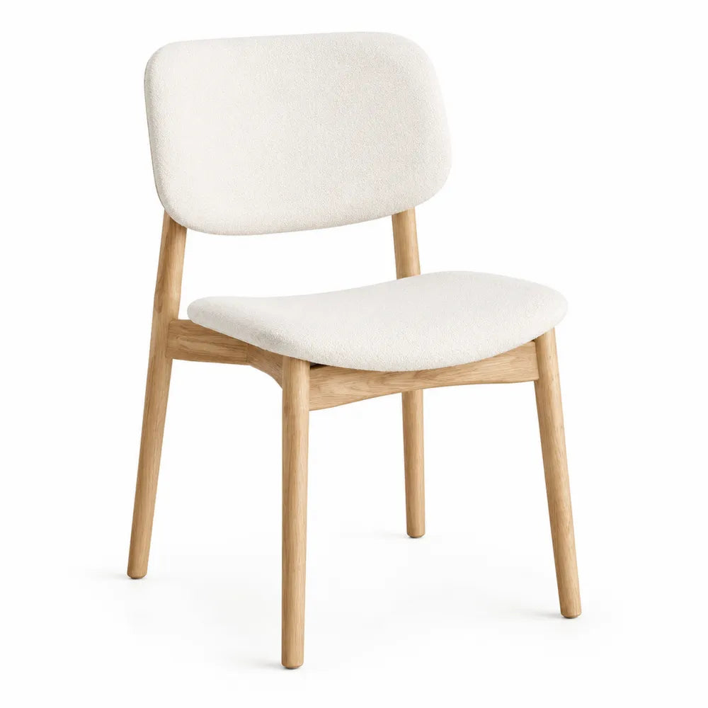 Sedia in tessuto crema con struttura in legno di quercia