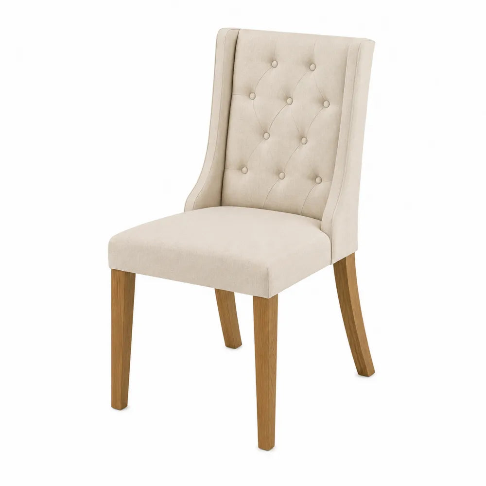 Sedia in legno e tessuto beige con dettagli decorativi